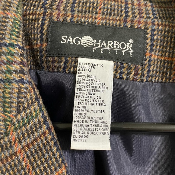 Vintage Blazer for Sale Size 8 feels like a medium large fit. - Picture 2 of 6